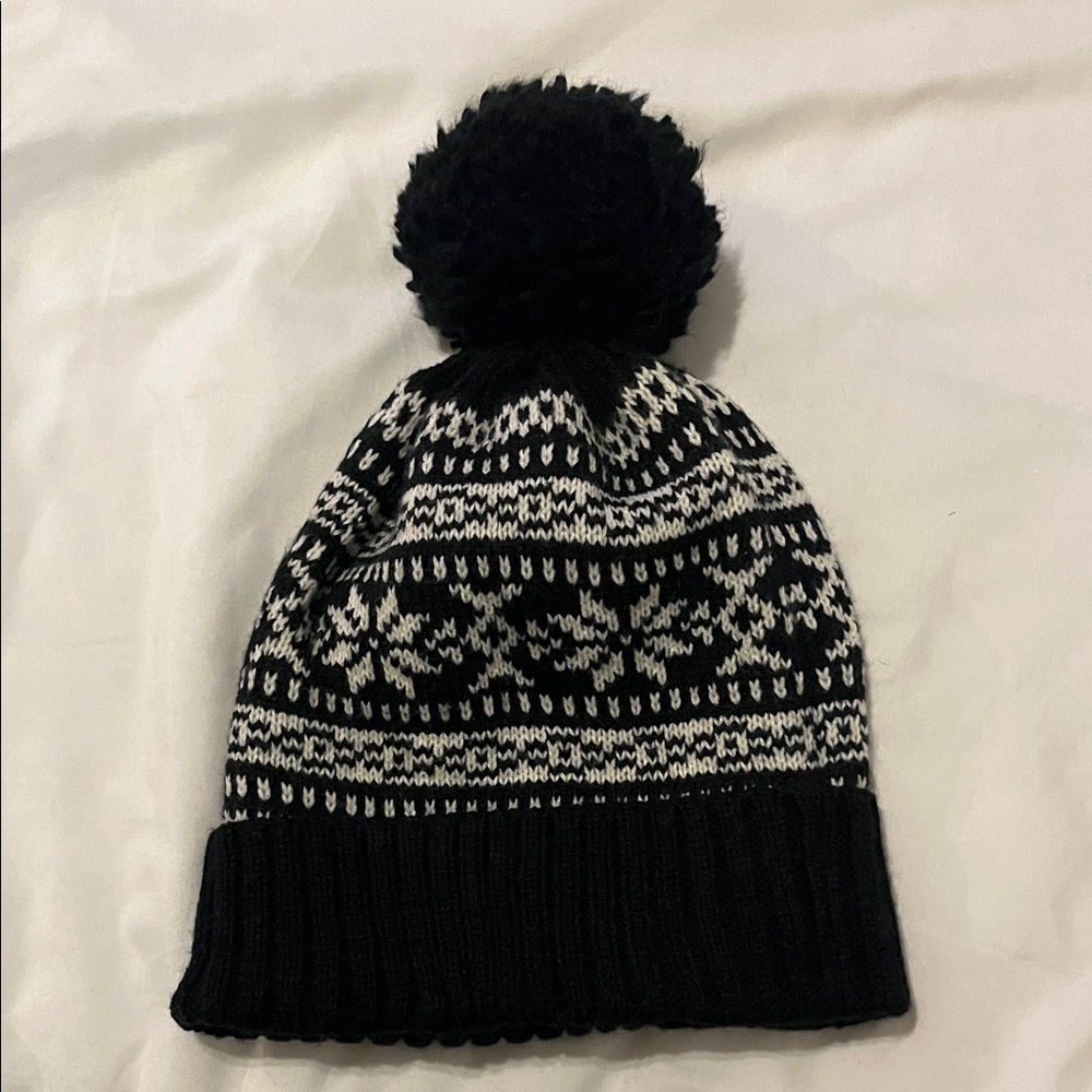 Old Navy Black and White Knit Pom-Pom Hat